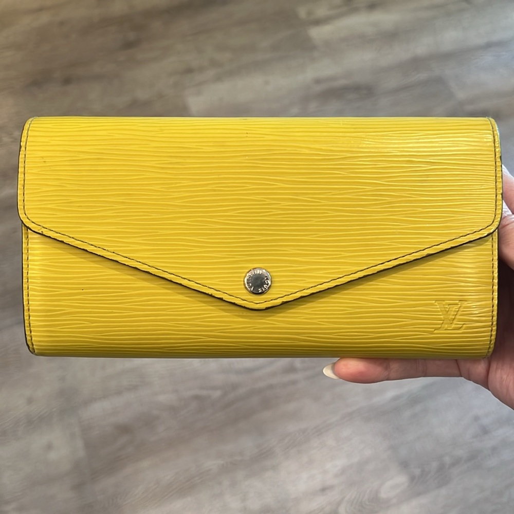 LOUIS VUITTON Sarah EPI Long Wallet Pistache Yellow